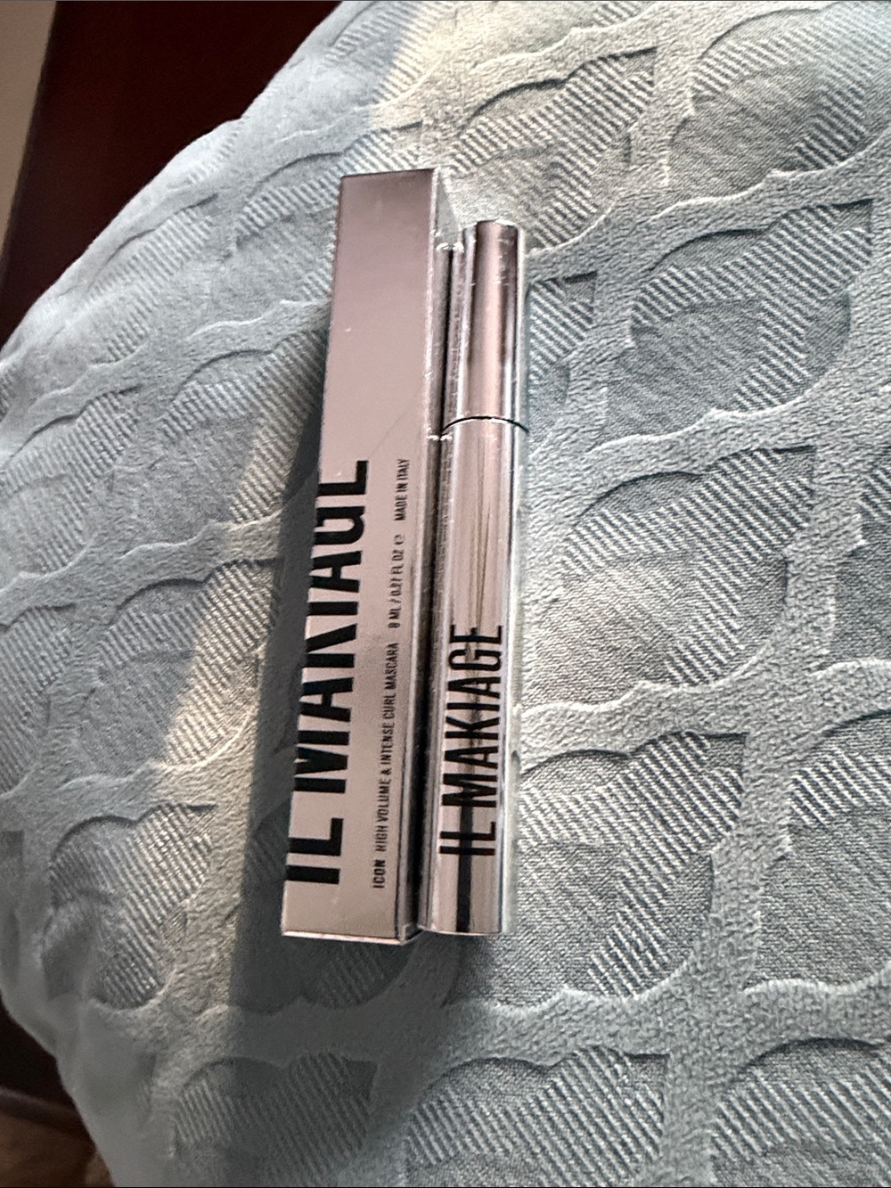 IL MAKIAGE High Volume Mascara - Silver Mirror Tube